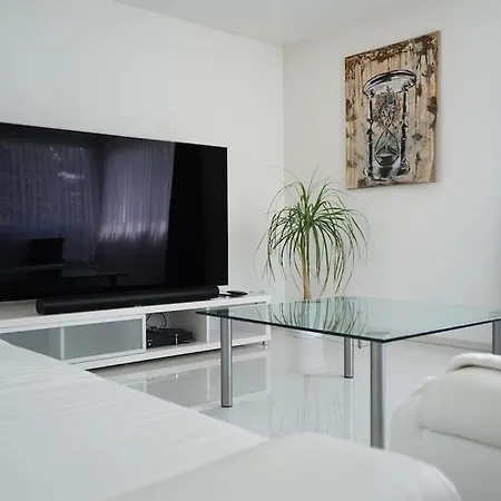 Luxus 3.5 Zimmer-Wohnung-Balkon-Whirlpool-Parking
